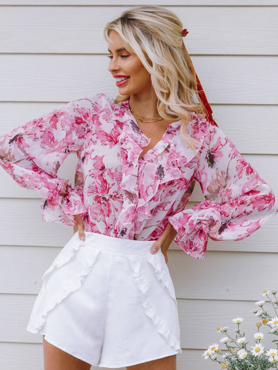 EMERY ROSE Top with Ruffled Hem and Floral Pattern