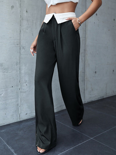 Pants with wide leg cut, pleat detail, color block