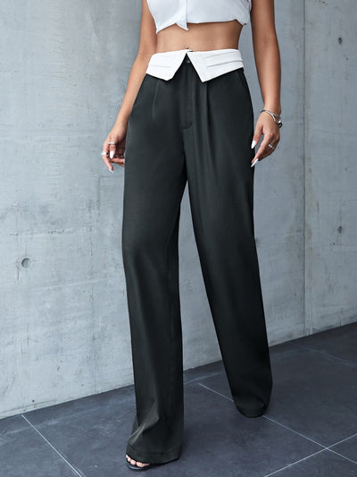 Pants with wide leg cut, pleat detail, color block