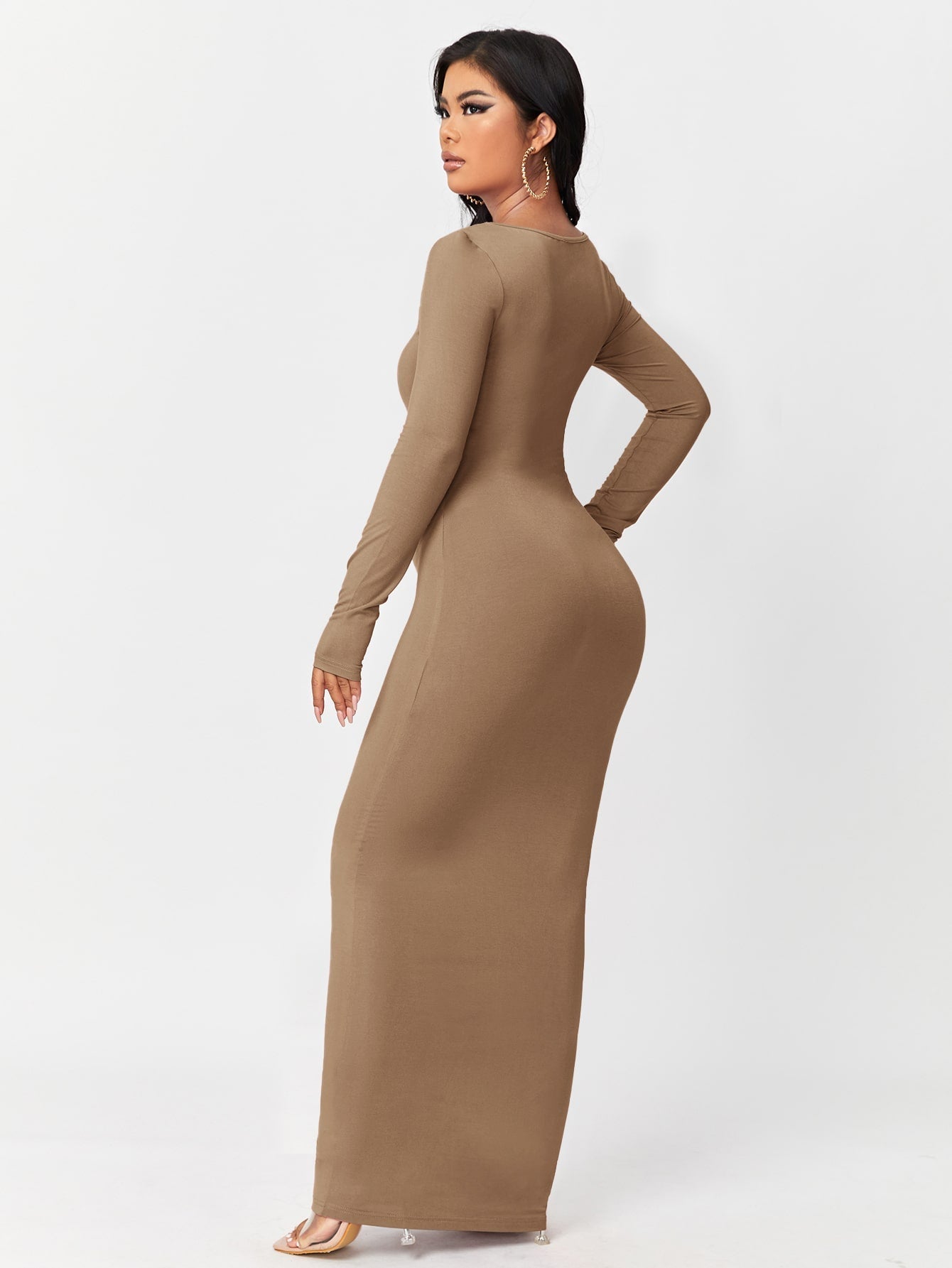 Fitted dress with U-neckline