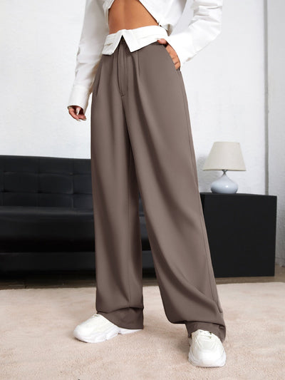 Pants with wide leg cut, pleat detail, color block