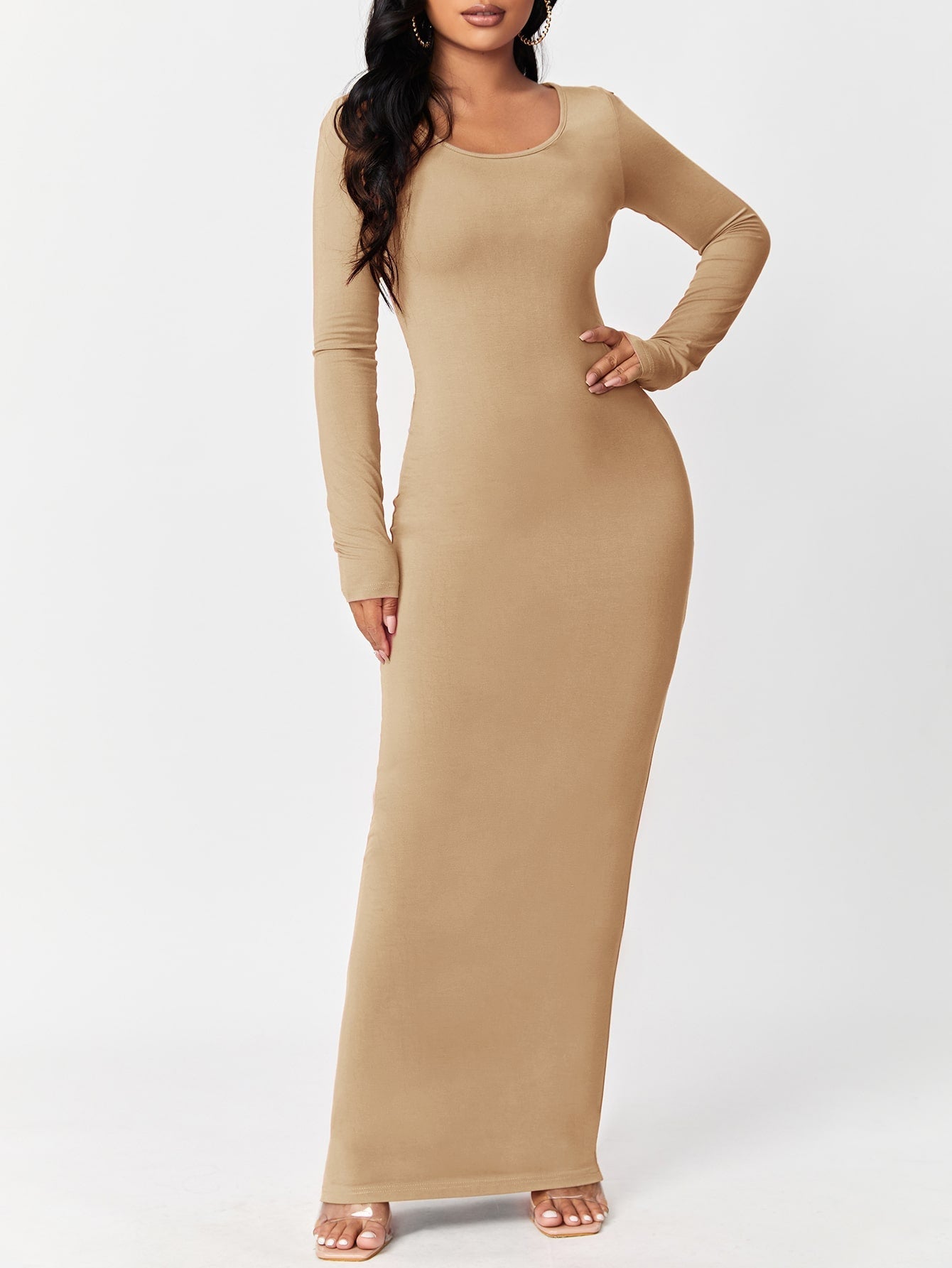 Fitted dress with U-neckline