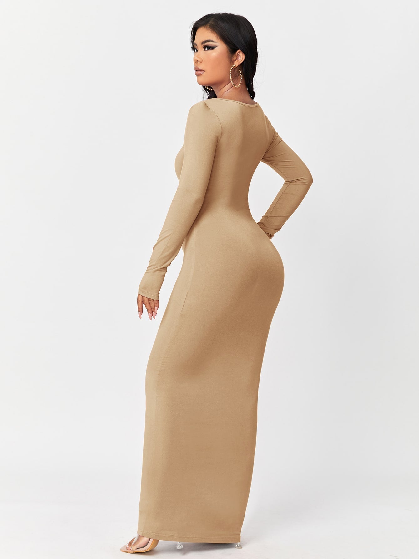 Fitted dress with U-neckline