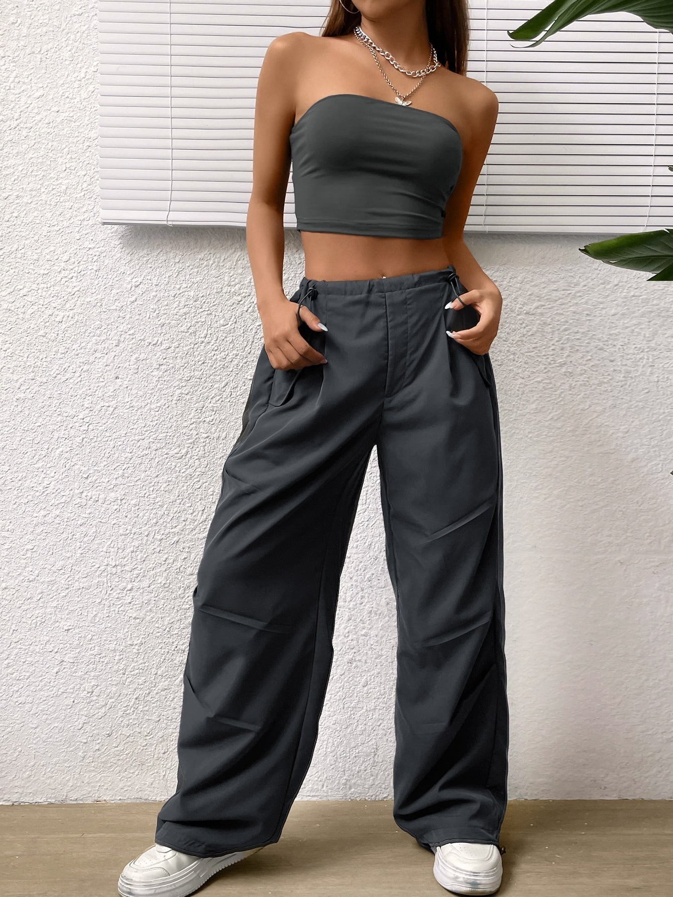 Crop Tube Top & Hose mit weiten Beinen