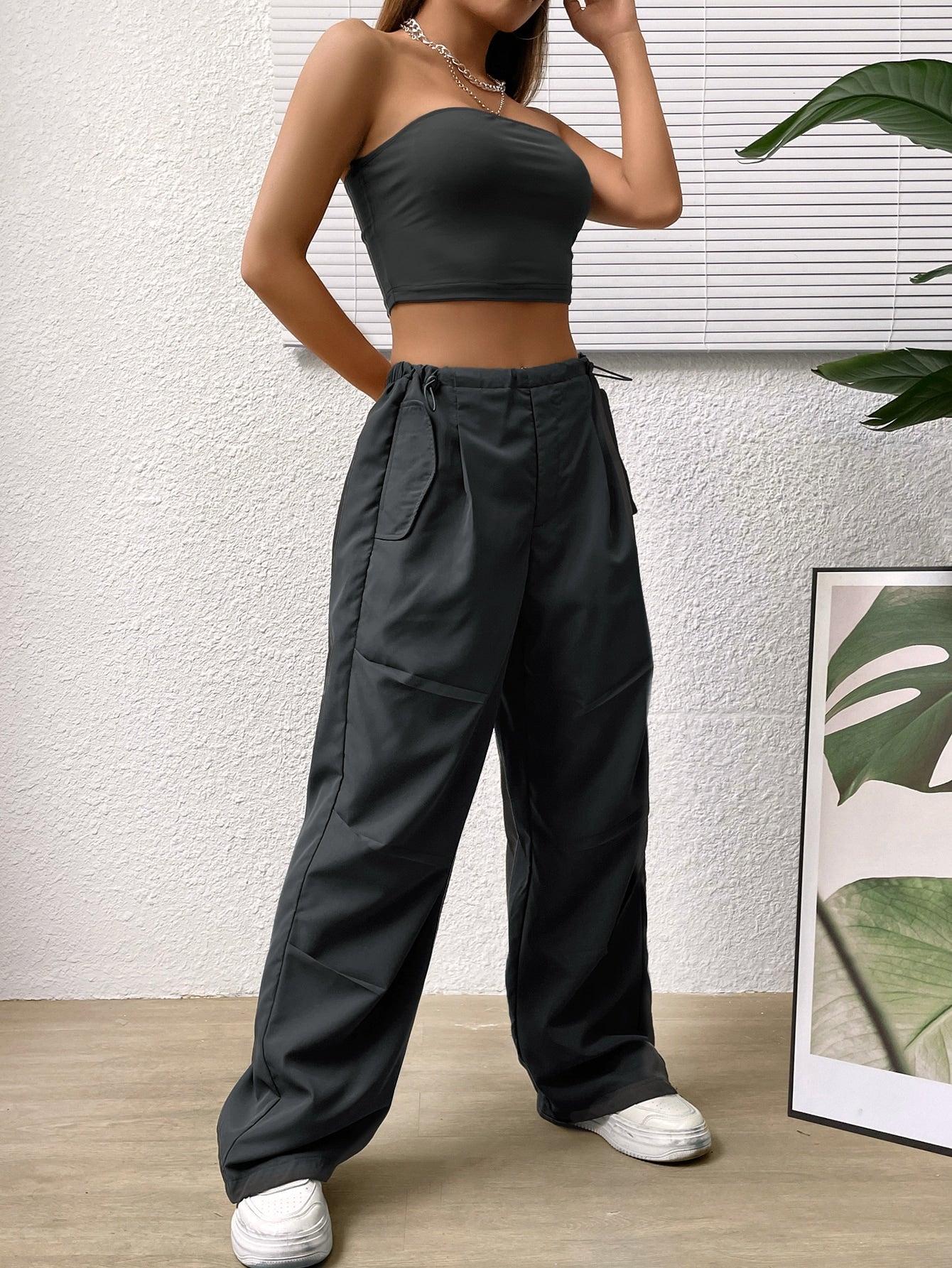 Crop Tube Top & Hose mit weiten Beinen