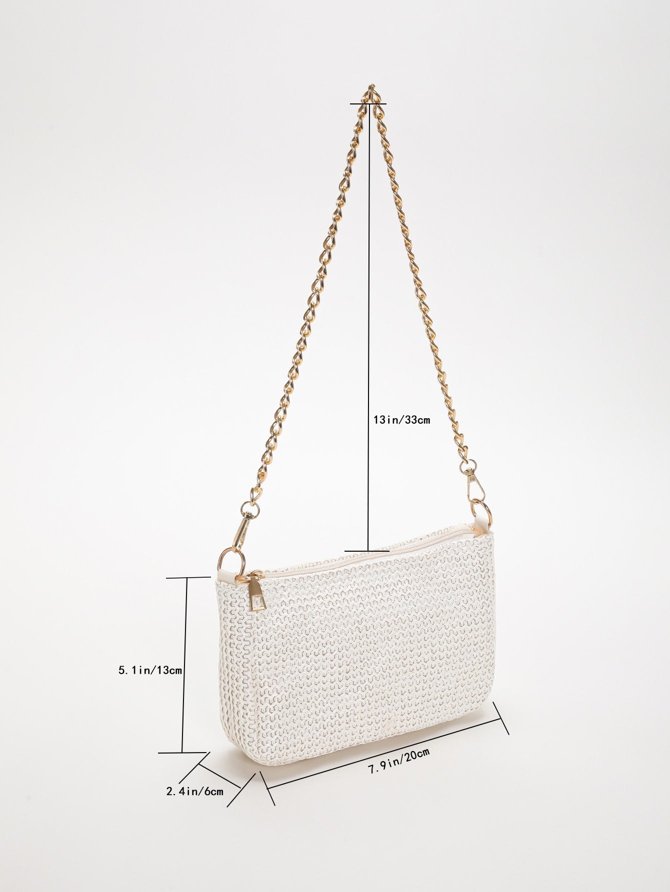 Straw bag with mini chain