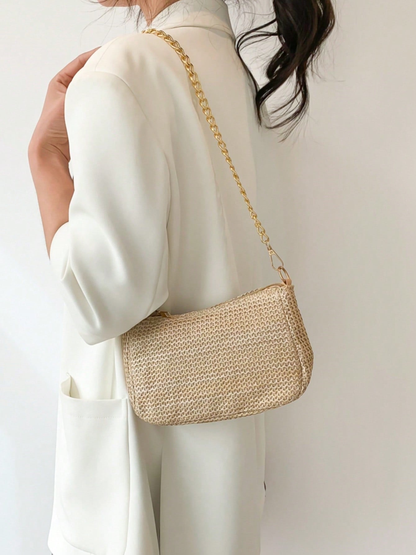 Straw bag with mini chain