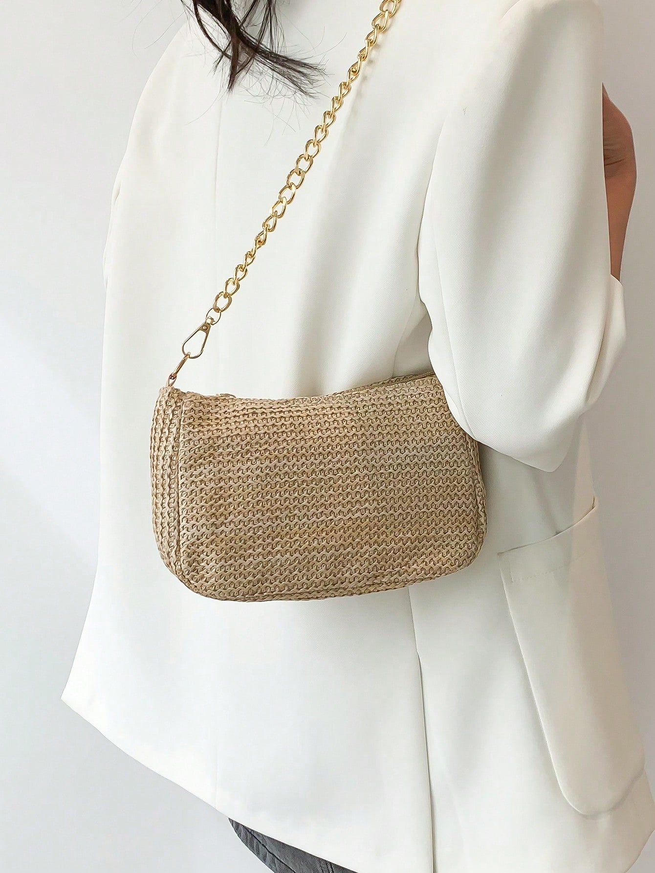 Straw bag with mini chain